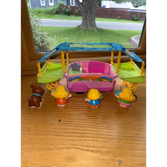 Fisher-Price Little People Beach Camping Set With Camper & Figures - Picture 5 of 7